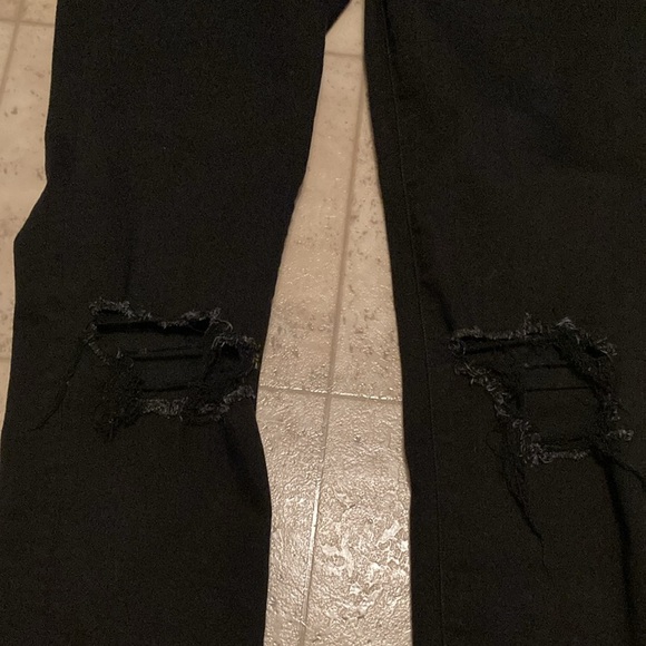 American Eagle black high-rise jeggings/jeans with rips. - Picture 3 of 7